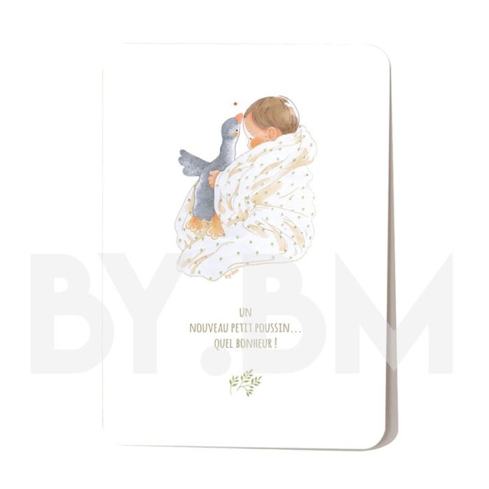 Carte postale avec un nouveau né emmitouflé dans une couverture tenant un doudou
