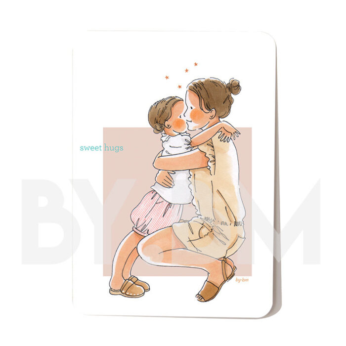 Carte postale avec Une maman enlace sa petite fille pour un câlin