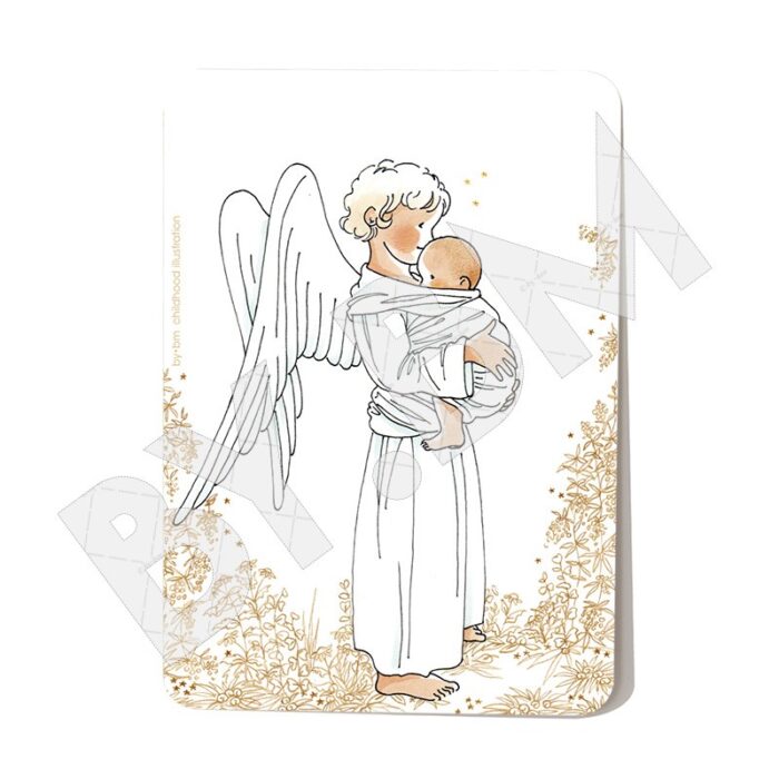 un ange portant dans ses bras un petit bébé